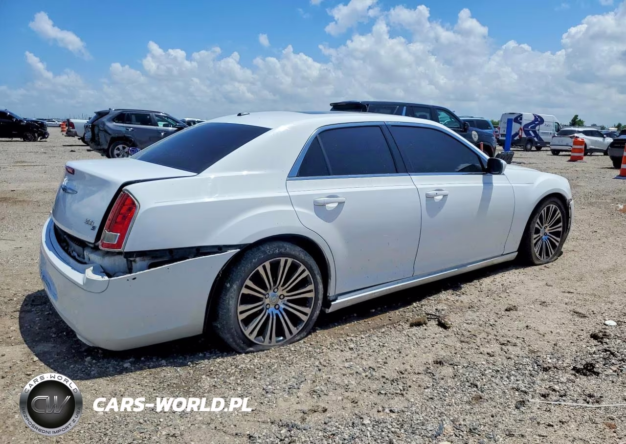 2013 Chrysler 300 S VIN:2C3CCABG9DH732685 - 3