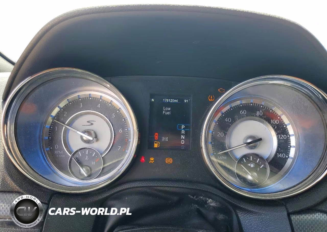 2013 Chrysler 300 S VIN:2C3CCABG9DH732685 - 9