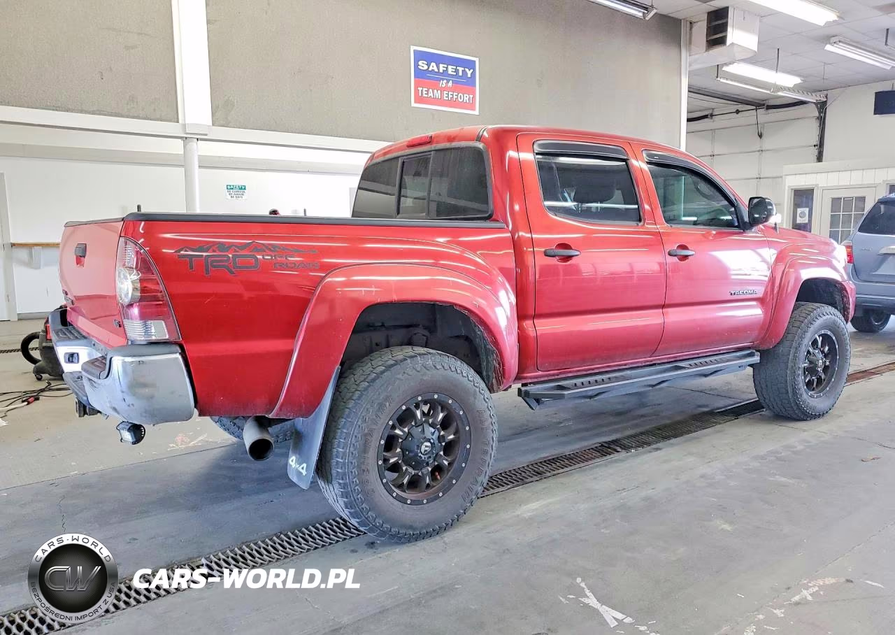2013 Toyota Tacoma Double Cab VIN:3TMLU4EN6DM122619 - 3
