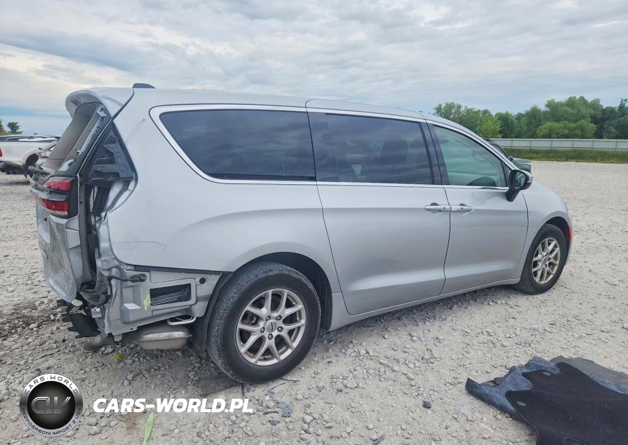 2023 Chrysler Pacifica Touring L VIN:2C4RC1BG1PR506113 - 3