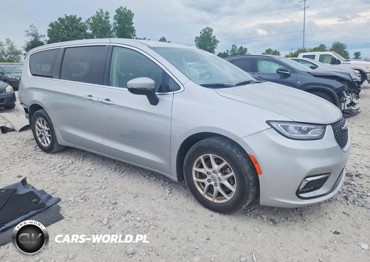 2023 Chrysler Pacifica Touring L VIN:2C4RC1BG1PR506113 - 4