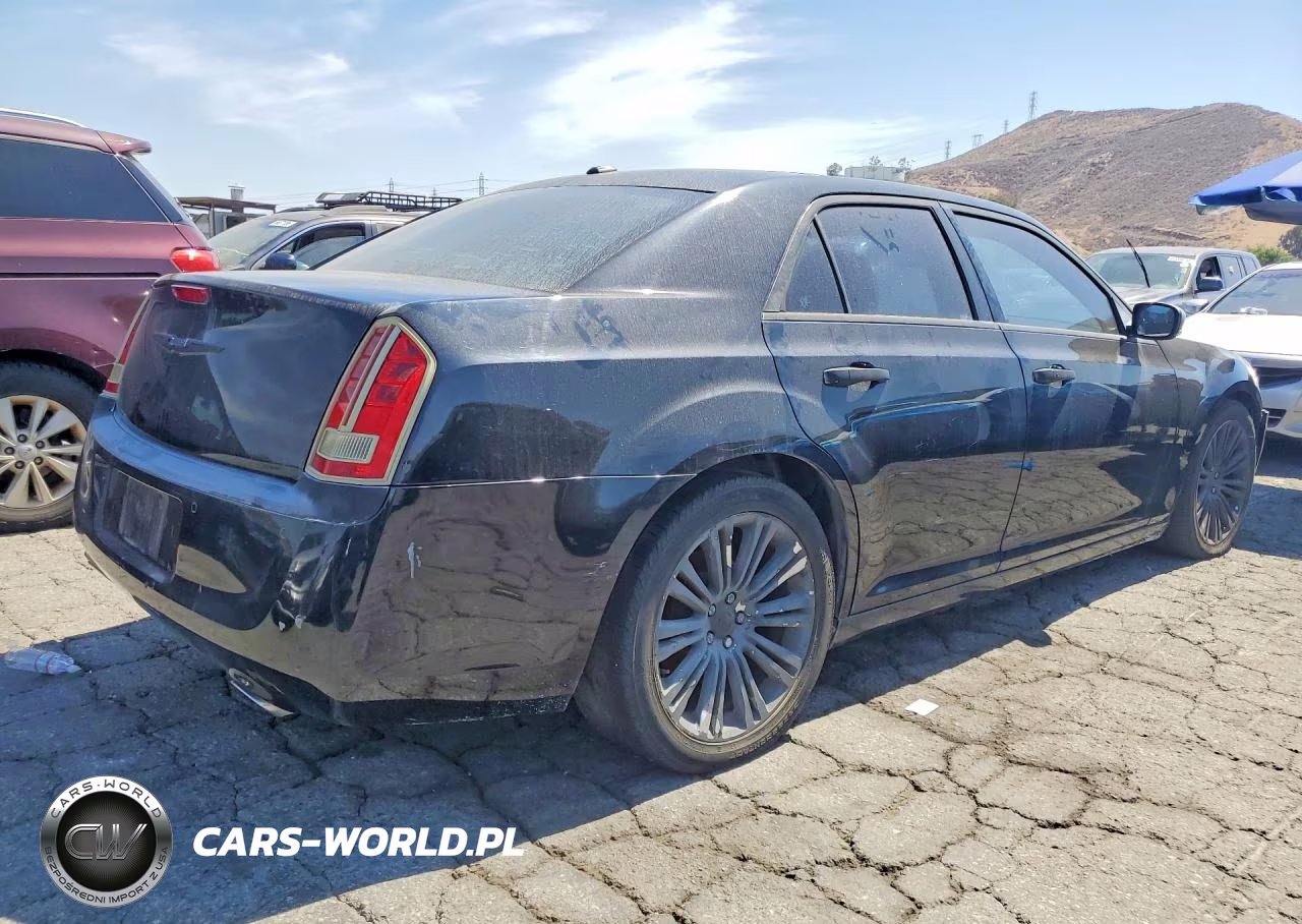 2013 Chrysler 300C VIN:2C3CCAET6DH630737 - 3
