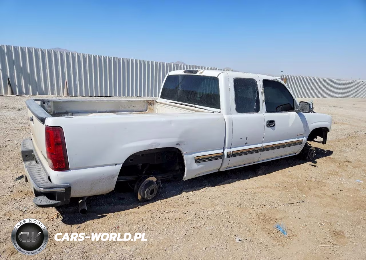 2002 Chevrolet Silverado C1500 VIN:2GCEC19V221328349 - 3