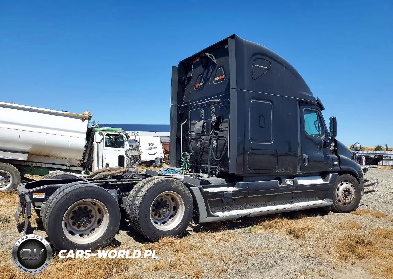 2015 Freightliner Cascadia 125 Semi Truck VIN:3AKJGLD62FSFL2809 - 3