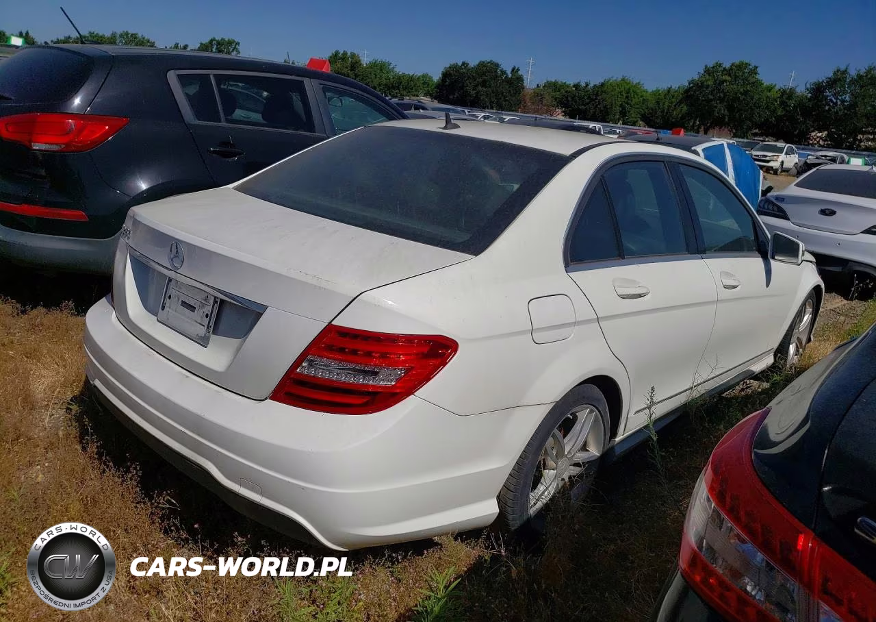 2014 Mercedes-Benz C 250 VIN:WDDGF4HB2ER310671 - 3