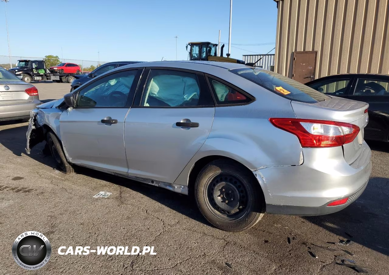 2012 Ford Focus S VIN:1FAHP3E20CL372389 - 4