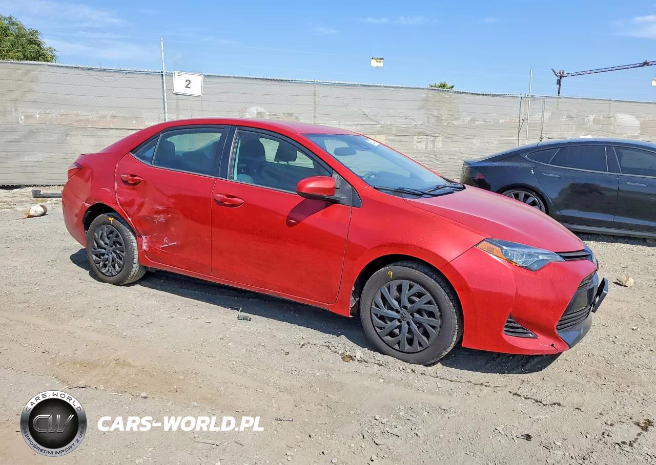 2017 Toyota Corolla Le VIN:5YFBURHE7HP638362 - 4
