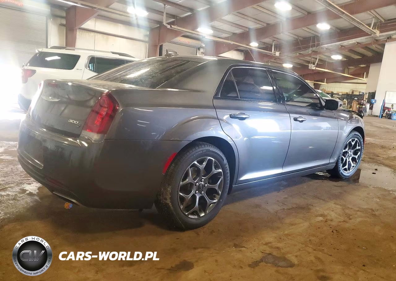2016 Chrysler 300 S VIN:2C3CCAGG0GH261975 - 3