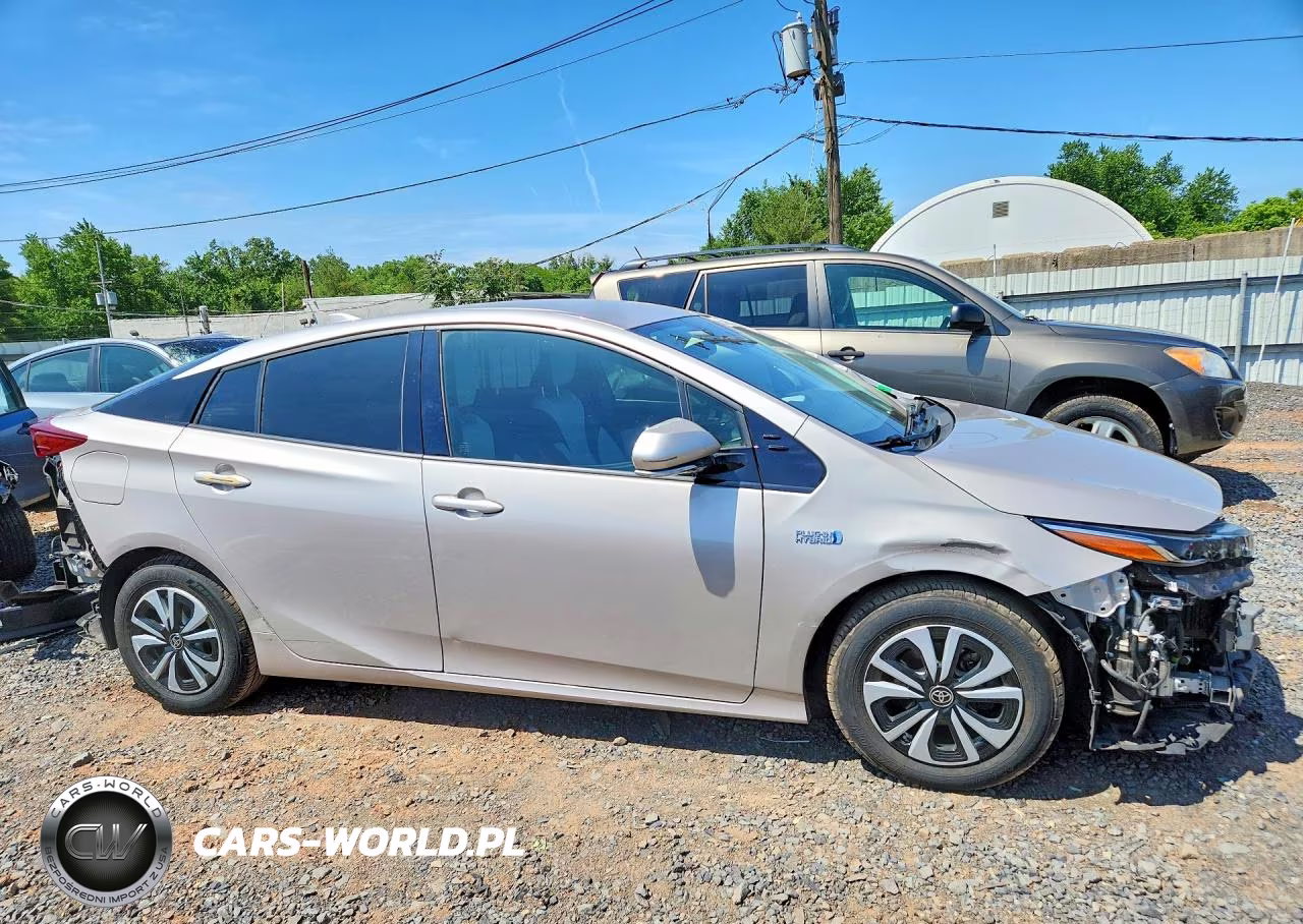 2017 Toyota Prius Prime Premium VIN:JTDKARFP1H3018032 - 4
