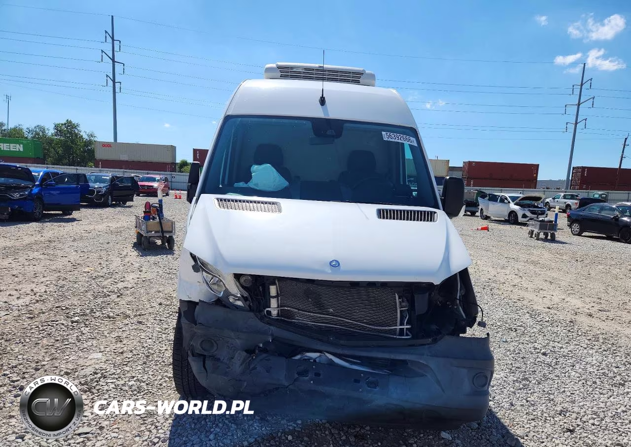 2016 Mercedes Benz Sprinter 2500 Refrigerated Delivery Van VIN:WD3PE8CD8GP180644 - 5