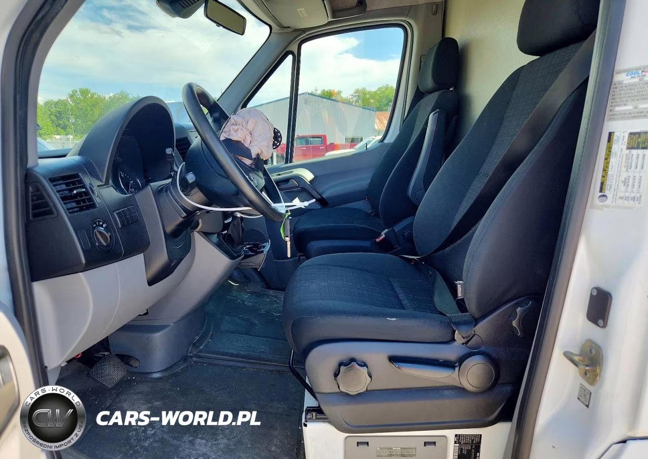 2016 Mercedes Benz Sprinter 2500 Refrigerated Delivery Van VIN:WD3PE8CD8GP180644 - 7