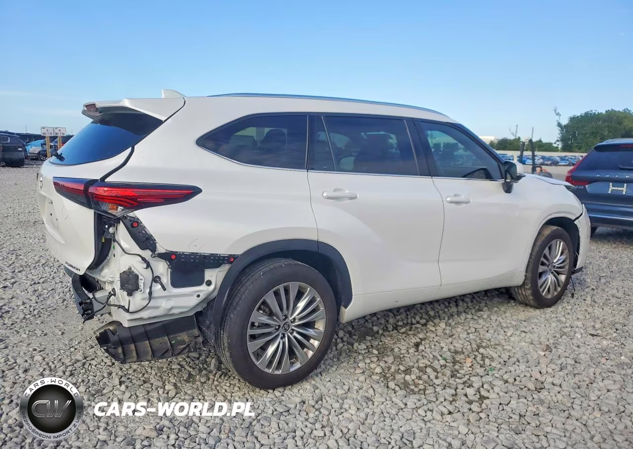 2023 Toyota Highlander Platinum VIN:5TDKDRAHXPS033374 - 3