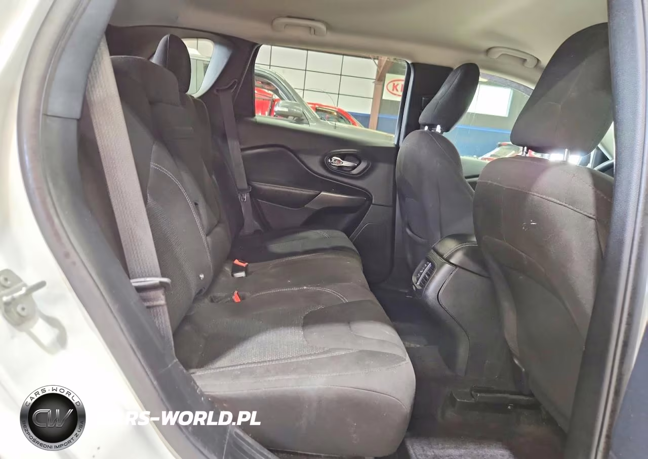 2019 Jeep Cherokee Latitude VIN:1C4PJMCB7KD136914 - 11
