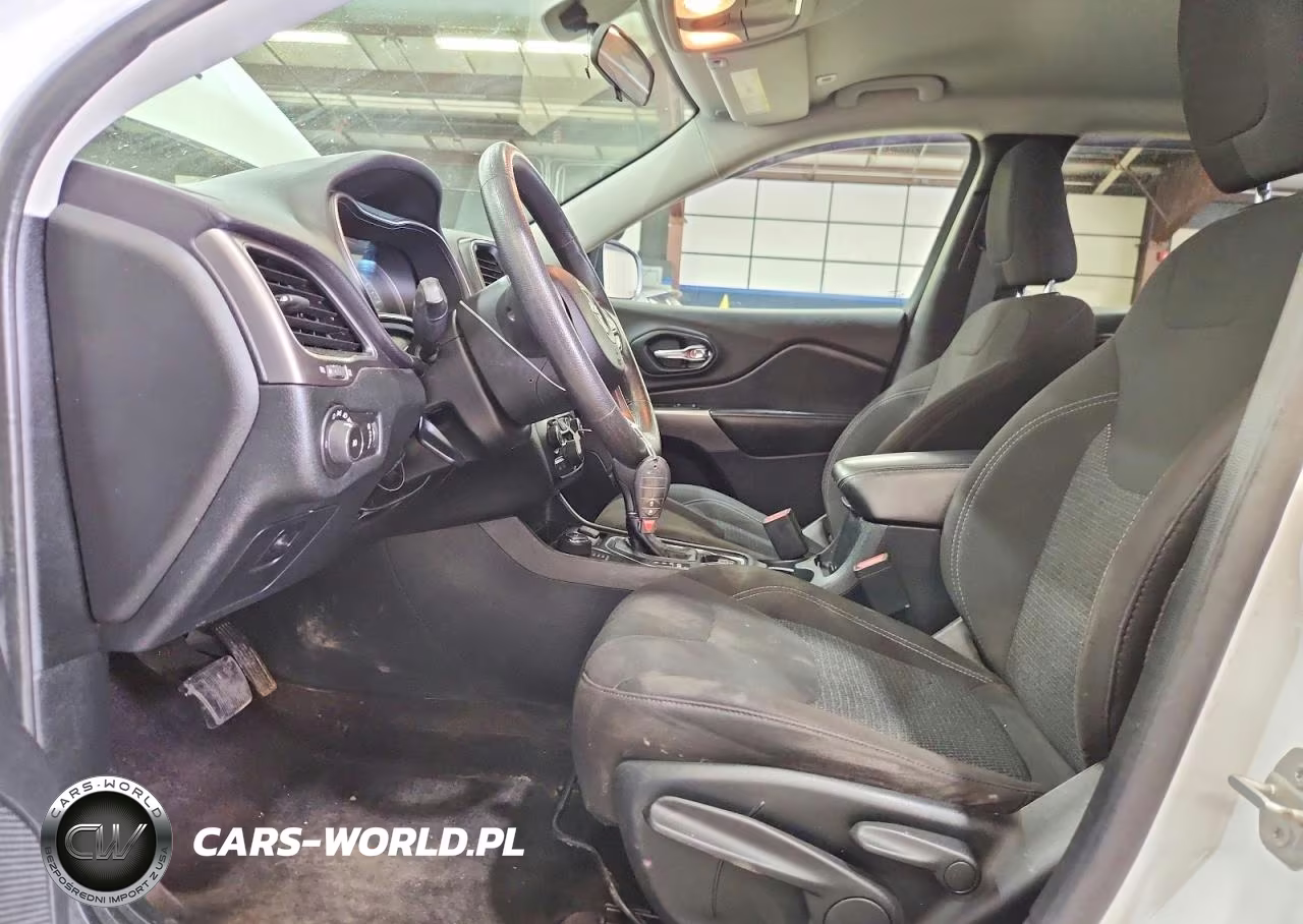 2019 Jeep Cherokee Latitude VIN:1C4PJMCB7KD136914 - 7