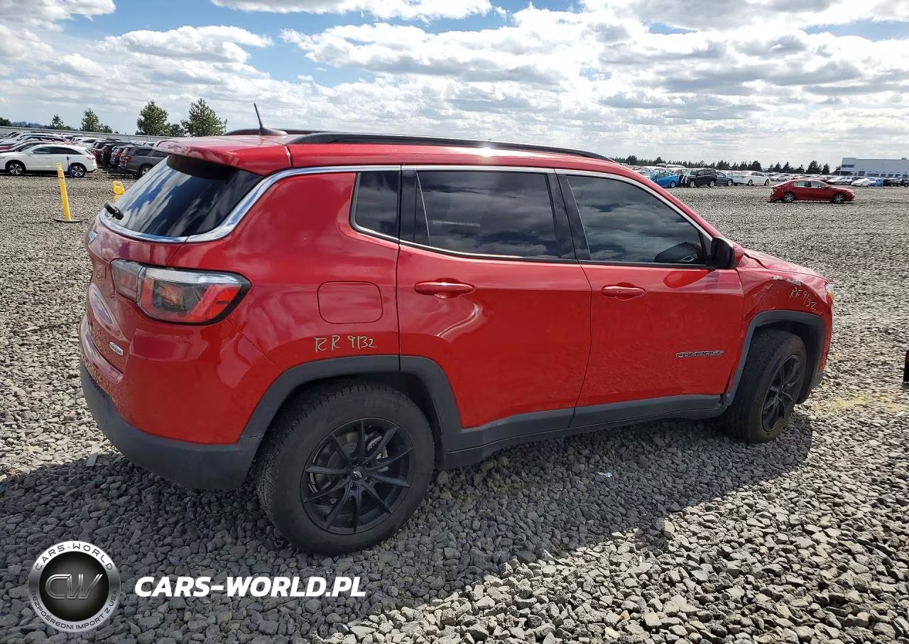 2018 Jeep Compass Latitude VIN:3C4NJDBB2JT239014 - 3