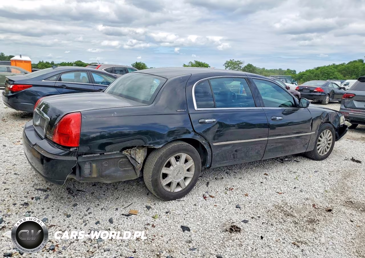 2006 Lincoln Town Car Signature Long Wheelbase VIN:1LNHM85V86Y646452 - 3