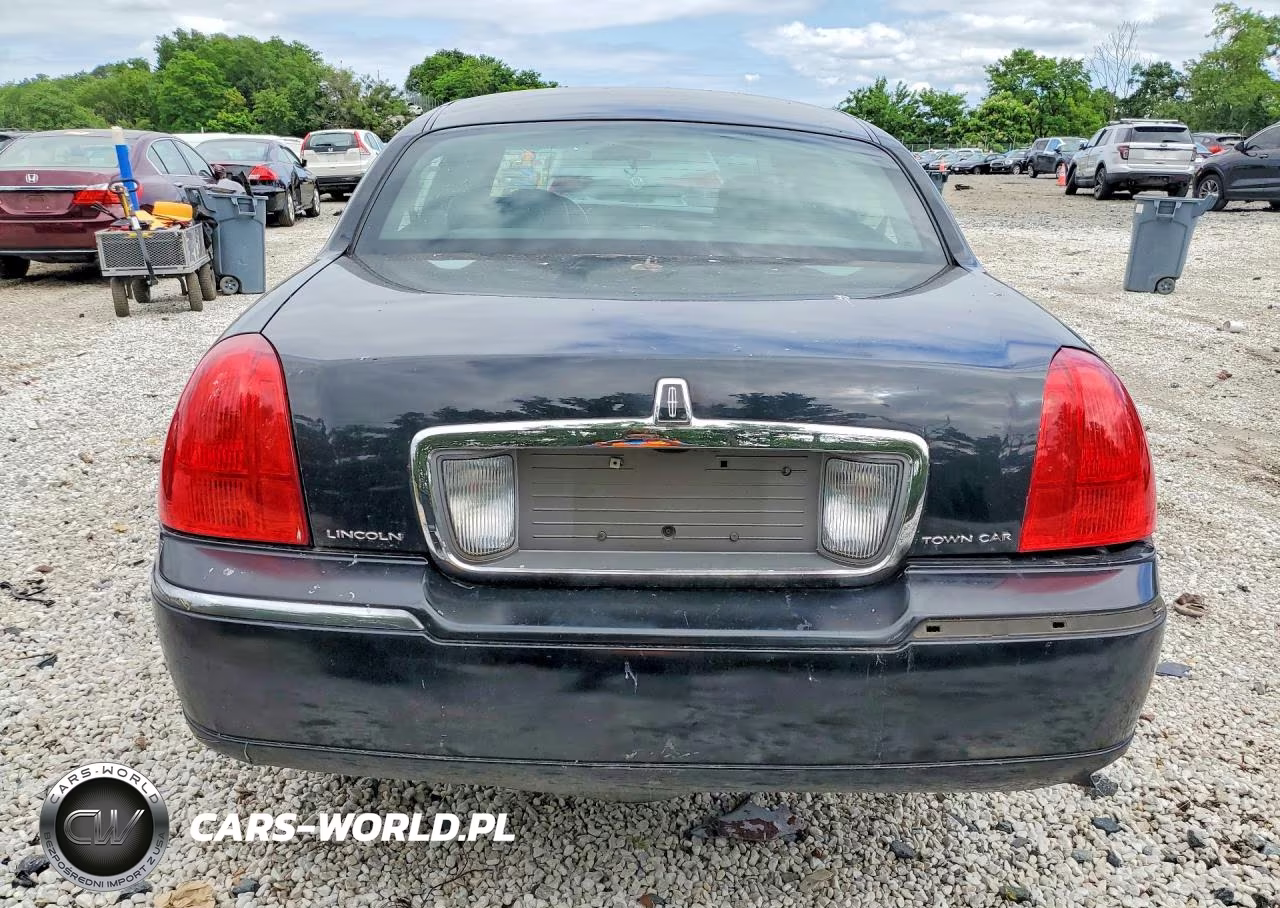 2006 Lincoln Town Car Signature Long Wheelbase VIN:1LNHM85V86Y646452 - 6
