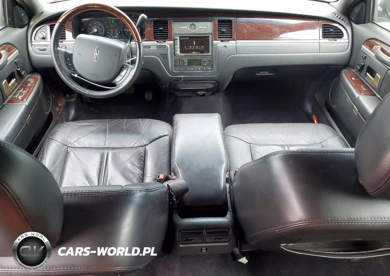 2006 Lincoln Town Car Signature Long Wheelbase VIN:1LNHM85V86Y646452 - 8