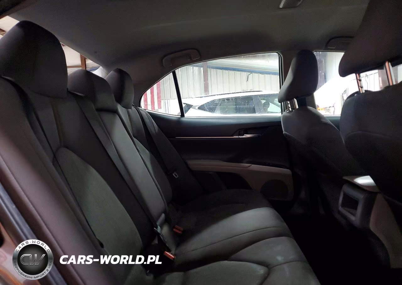 2018 Toyota Camry Le VIN:4T1B11HK6JU528763 - 10