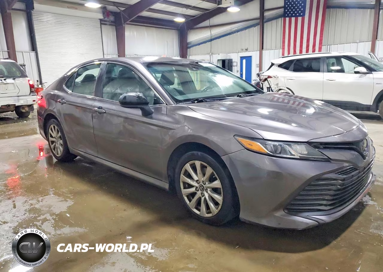 2018 Toyota Camry Le VIN:4T1B11HK6JU528763 - 4