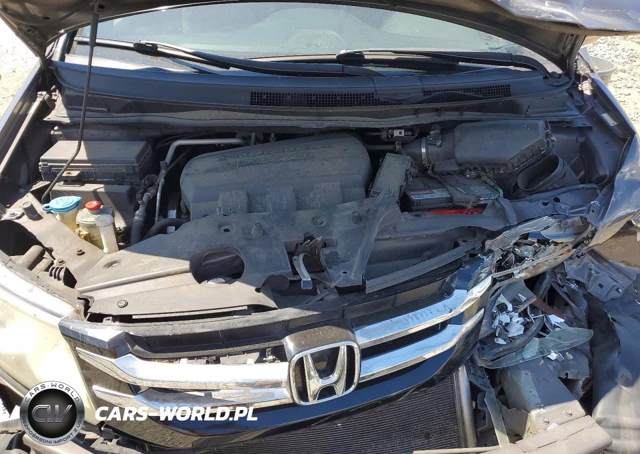 2015 Honda Odyssey Touring VIN:5FNRL5H91FB062497 - 12