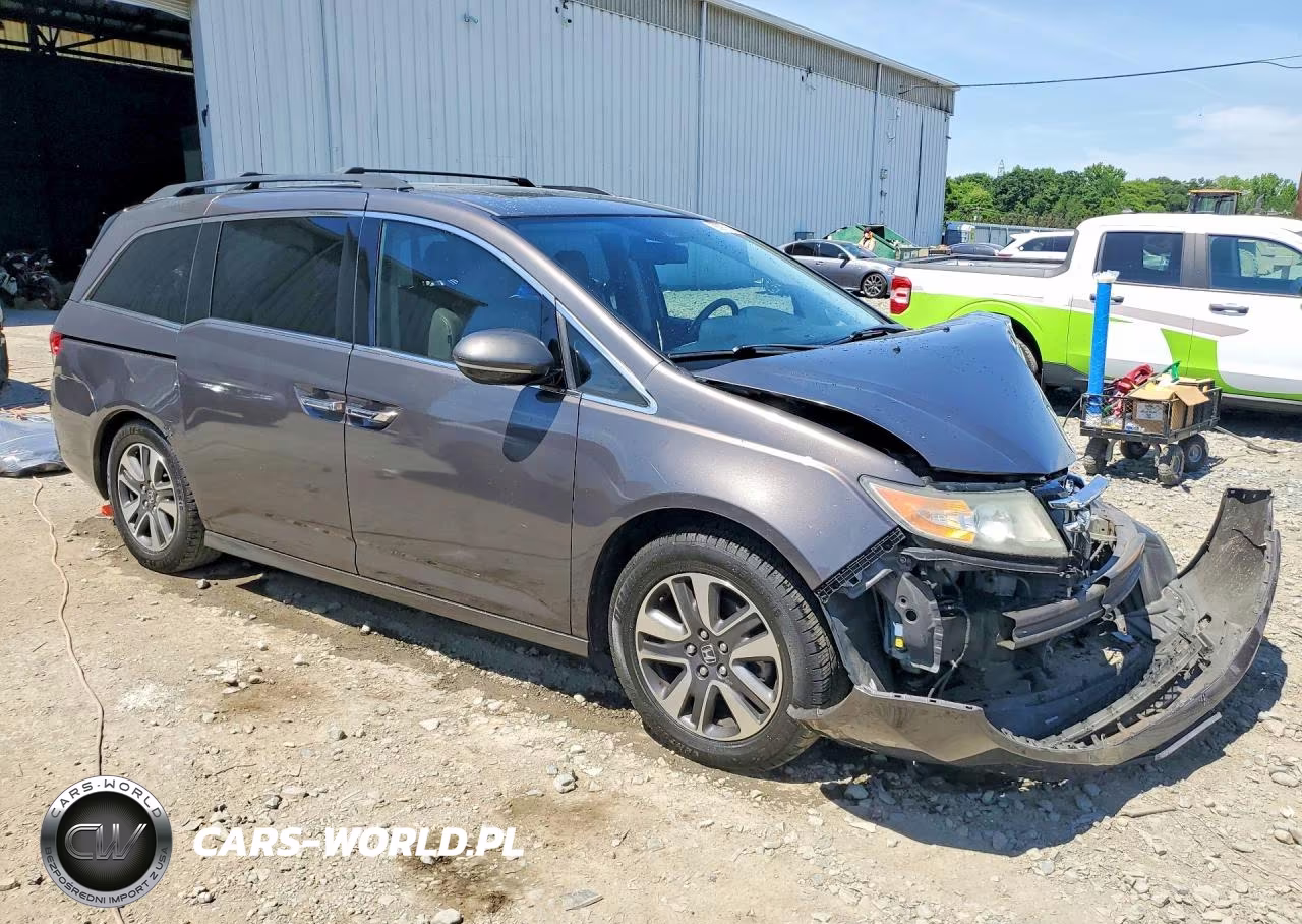 2015 Honda Odyssey Touring VIN:5FNRL5H91FB062497 - 4