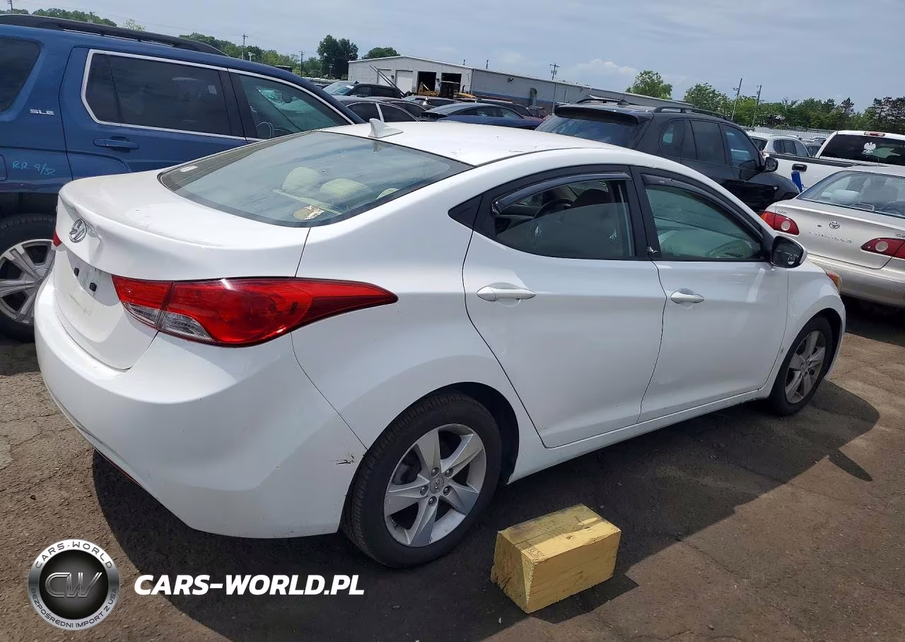 2013 Hyundai Elantra VIN:5NPDH4AE7DH230994 - 3