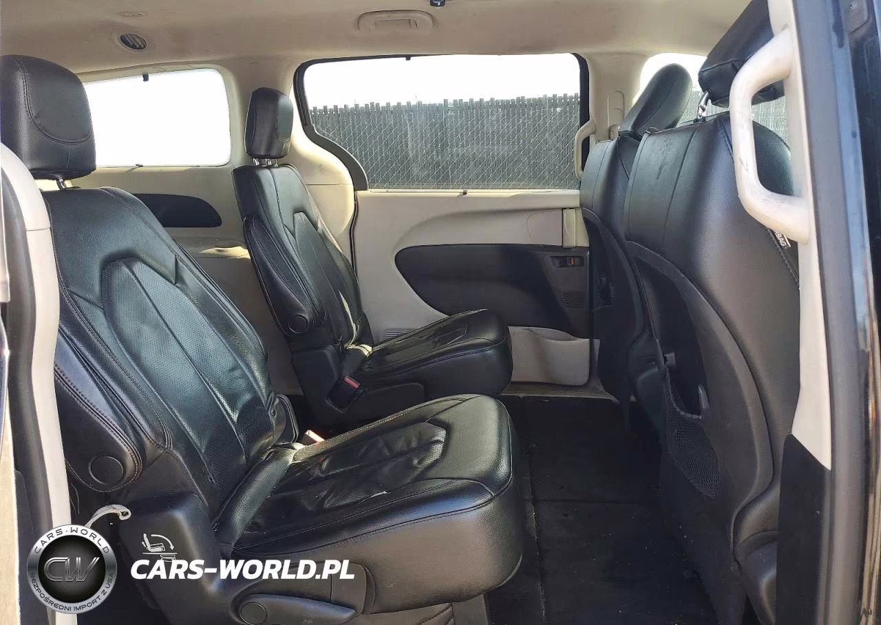 2019 Chrysler Pacifica Touring L VIN:2C4RC1BG7KR731614 - 11