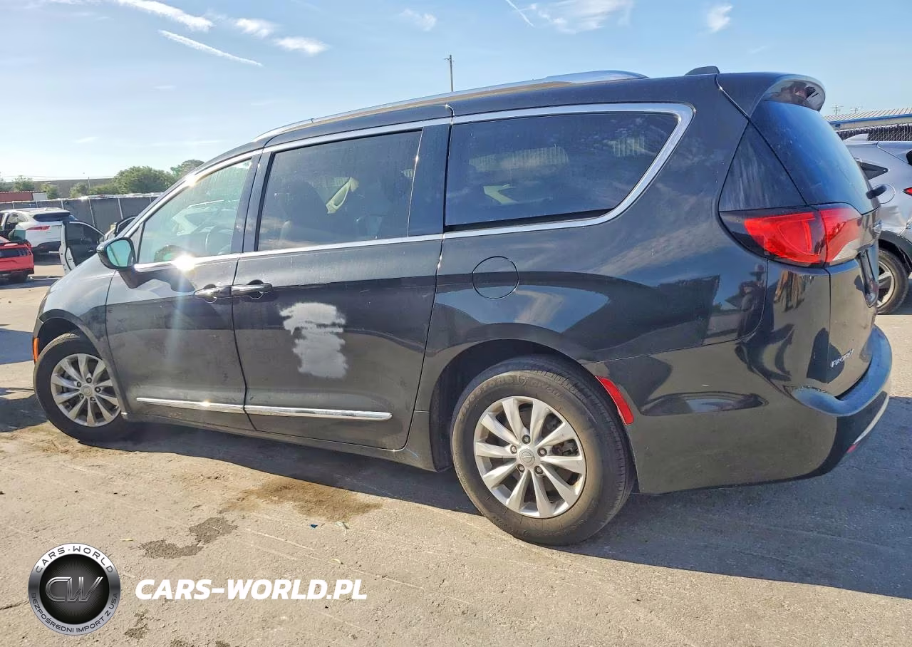 2019 Chrysler Pacifica Touring L VIN:2C4RC1BG7KR731614 - 2