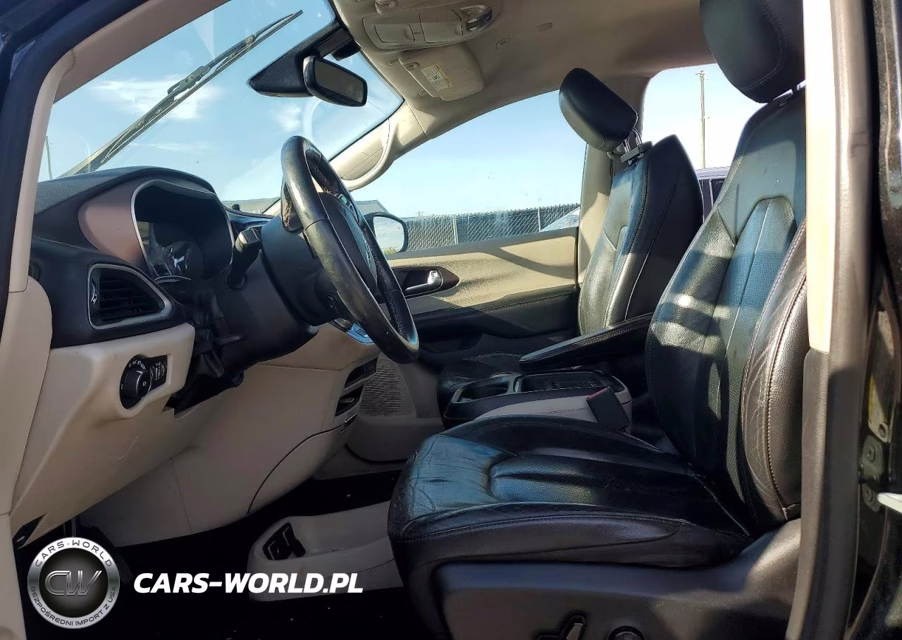 2019 Chrysler Pacifica Touring L VIN:2C4RC1BG7KR731614 - 7