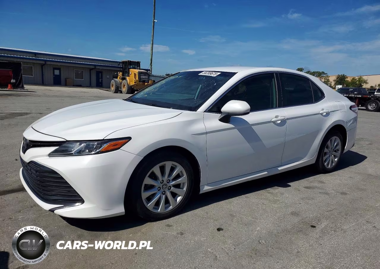 2020 Toyota Camry Le – zdjęcie 1 z 12