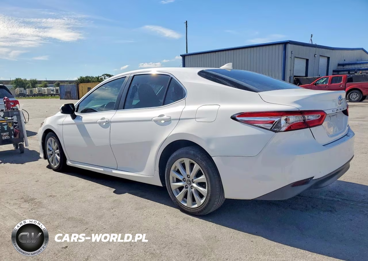2020 Toyota Camry Le VIN:4T1C11AK1LU938386 - 2