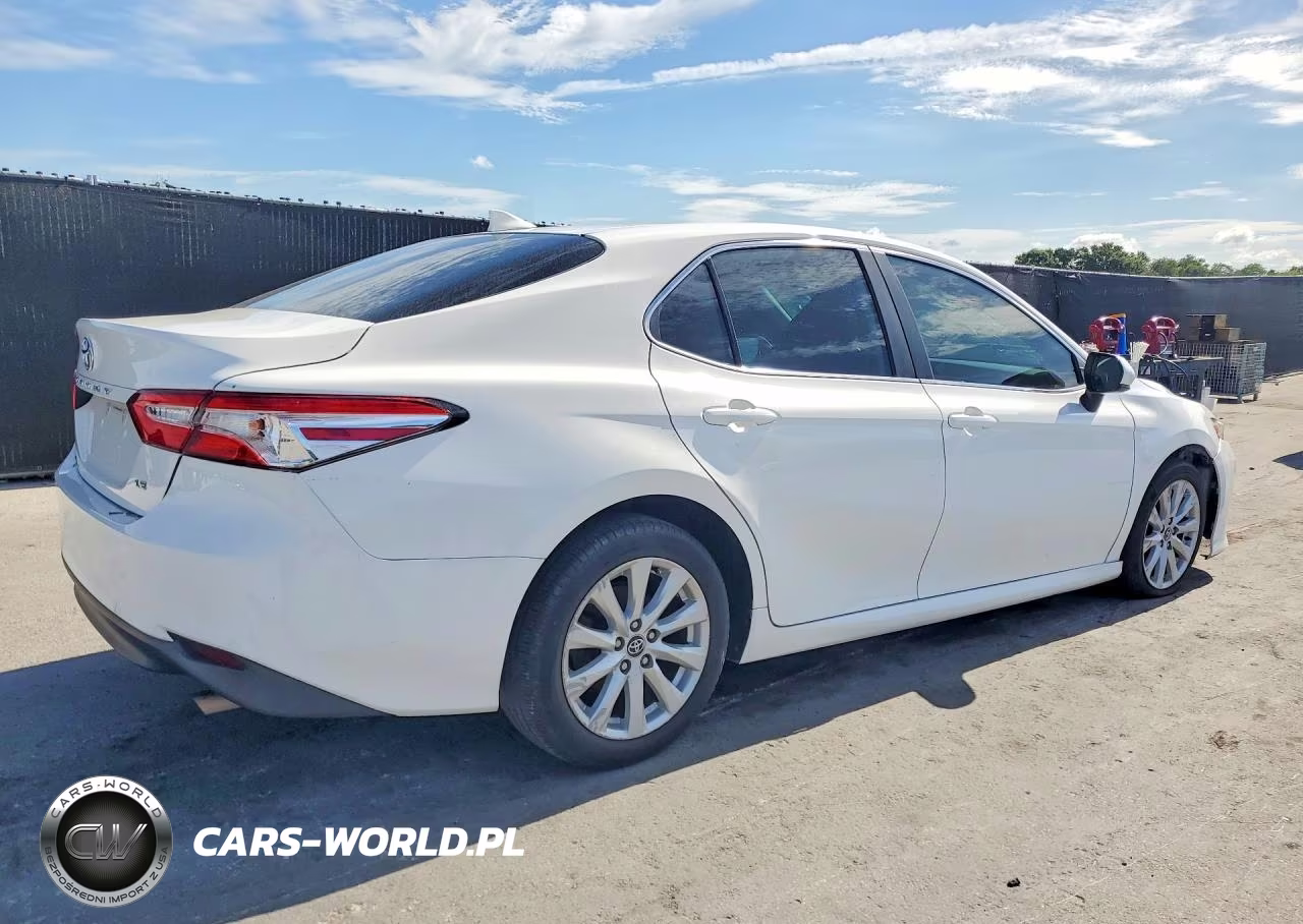 2020 Toyota Camry Le VIN:4T1C11AK1LU938386 - 3