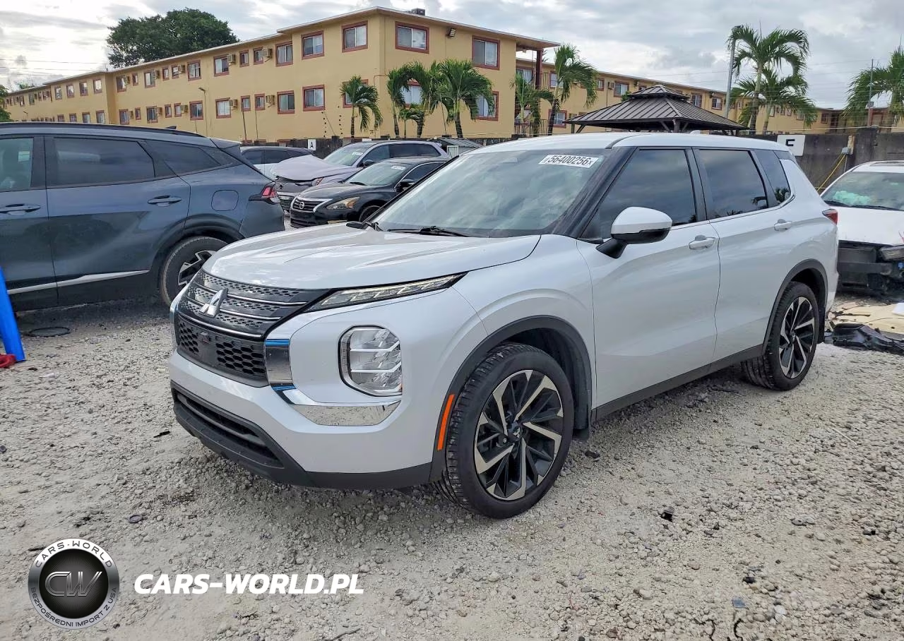 2022 Mitsubishi Outlander Es – zdjęcie 1 z 14