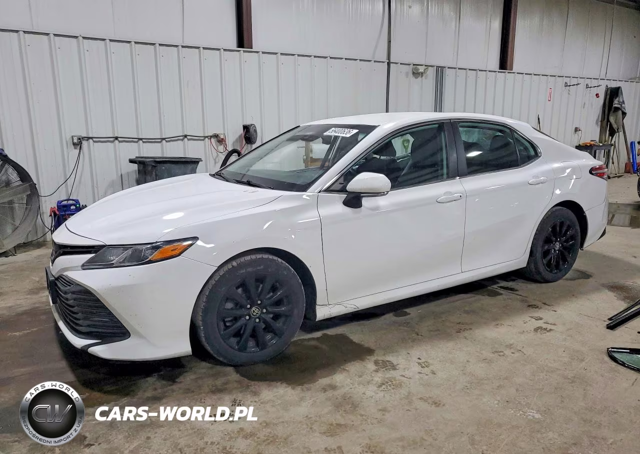 2020 Toyota Camry Le – zdjęcie 1 z 13
