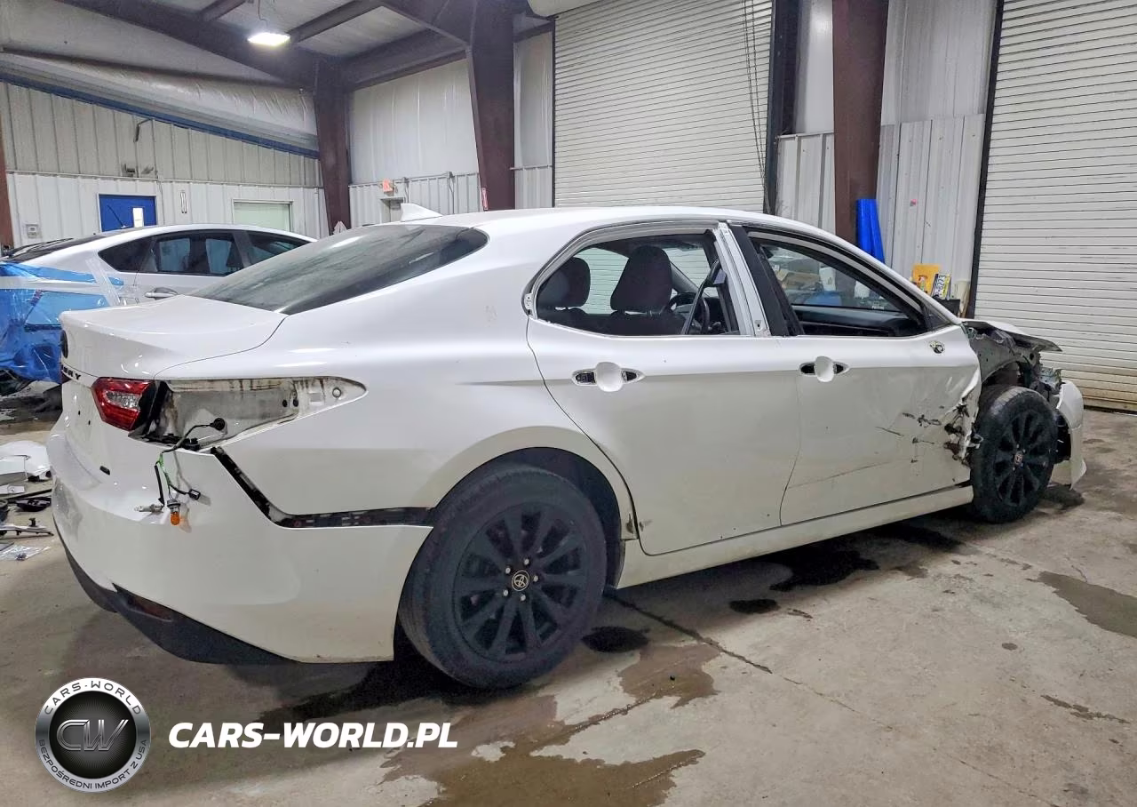 2020 Toyota Camry Le VIN:4T1C11BK6LU011172 - 3