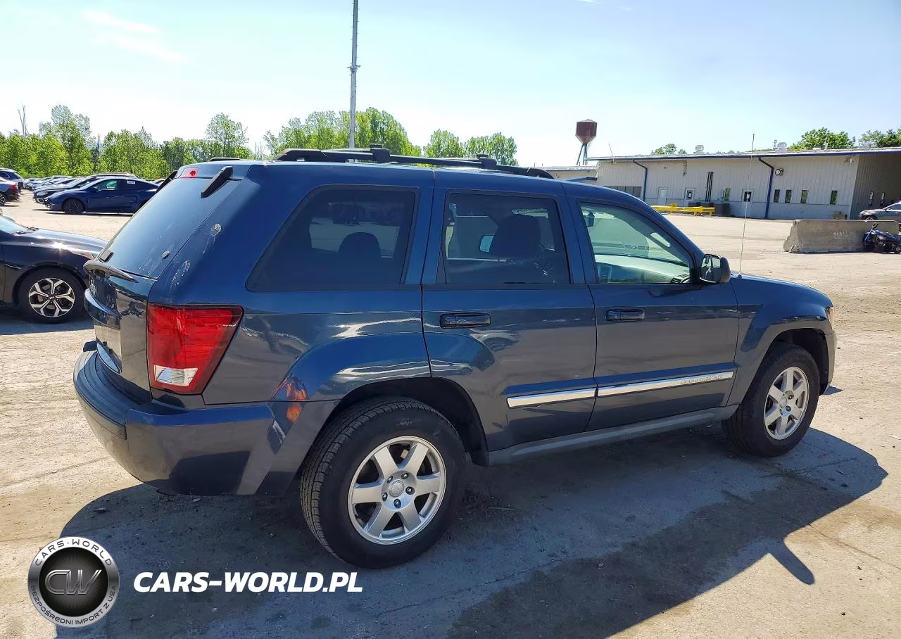 2010 Jeep Grand Cherokee Laredo VIN:1J4PR4GKXAC150081 - 3