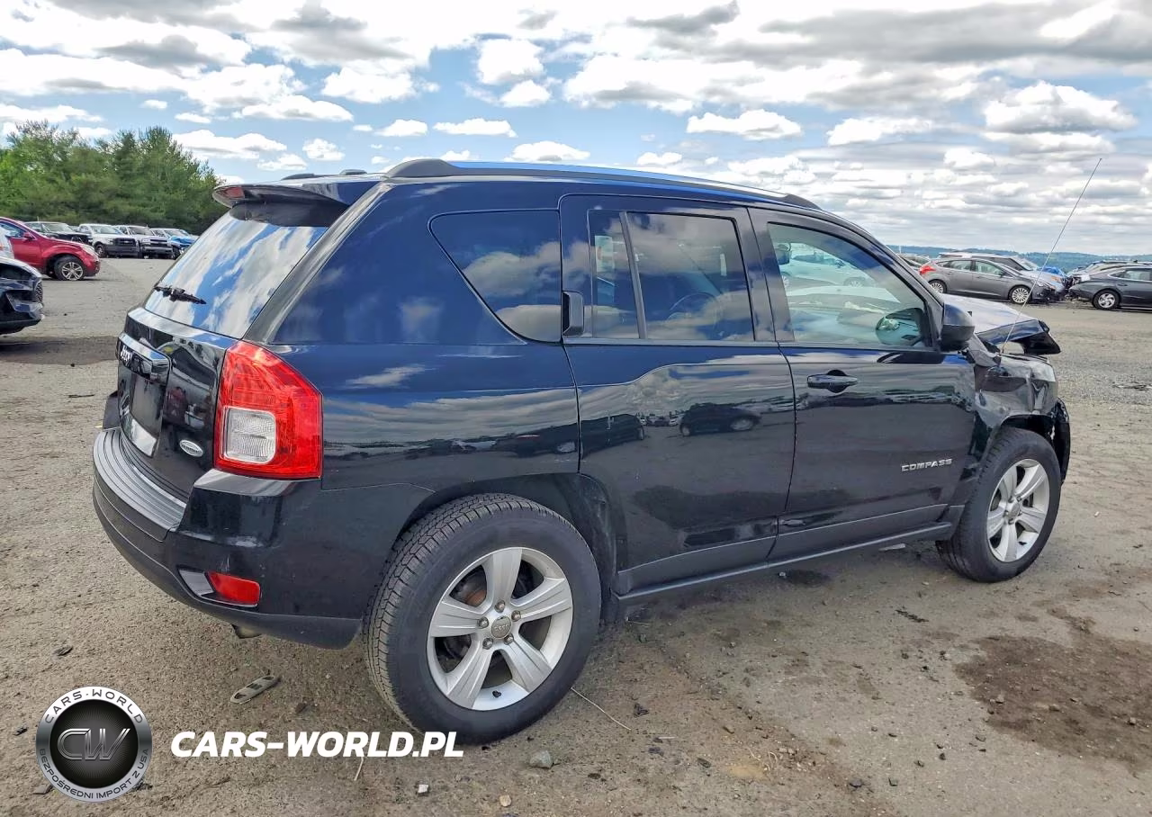 2013 Jeep Compass Latitude VIN:1C4NJDEB3DD236628 - 3