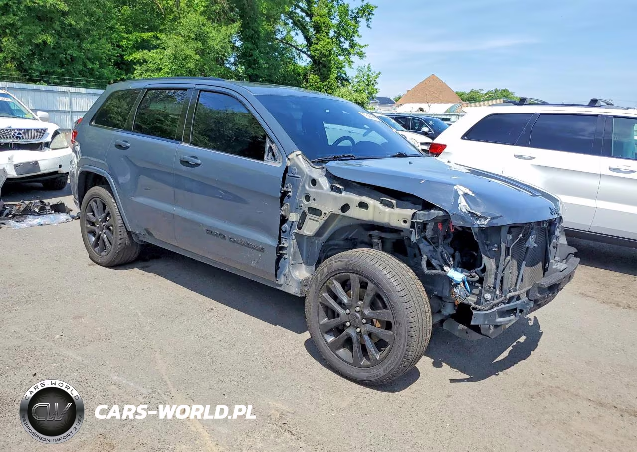 2017 Jeep Grand Cherokee Laredo VIN:1C4RJFAGXHC738529 - 4