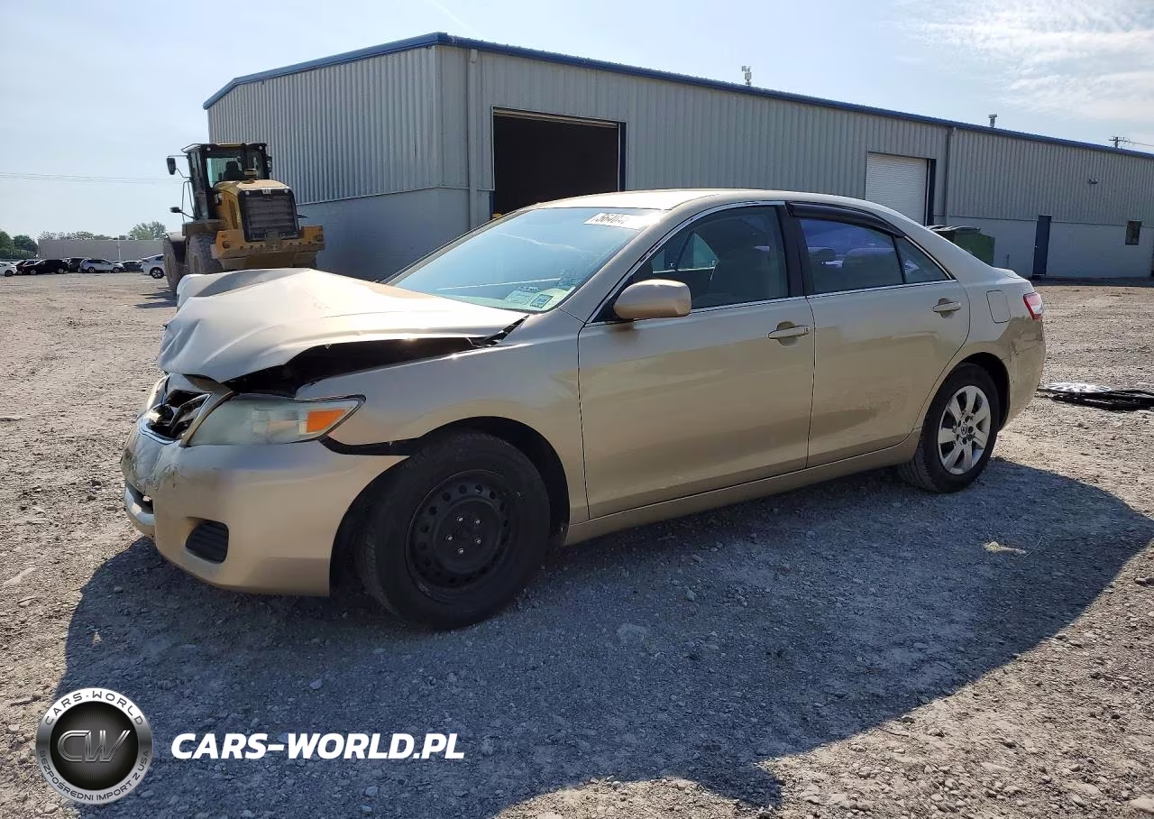 2010 Toyota Camry Base – zdjęcie 1 z 13