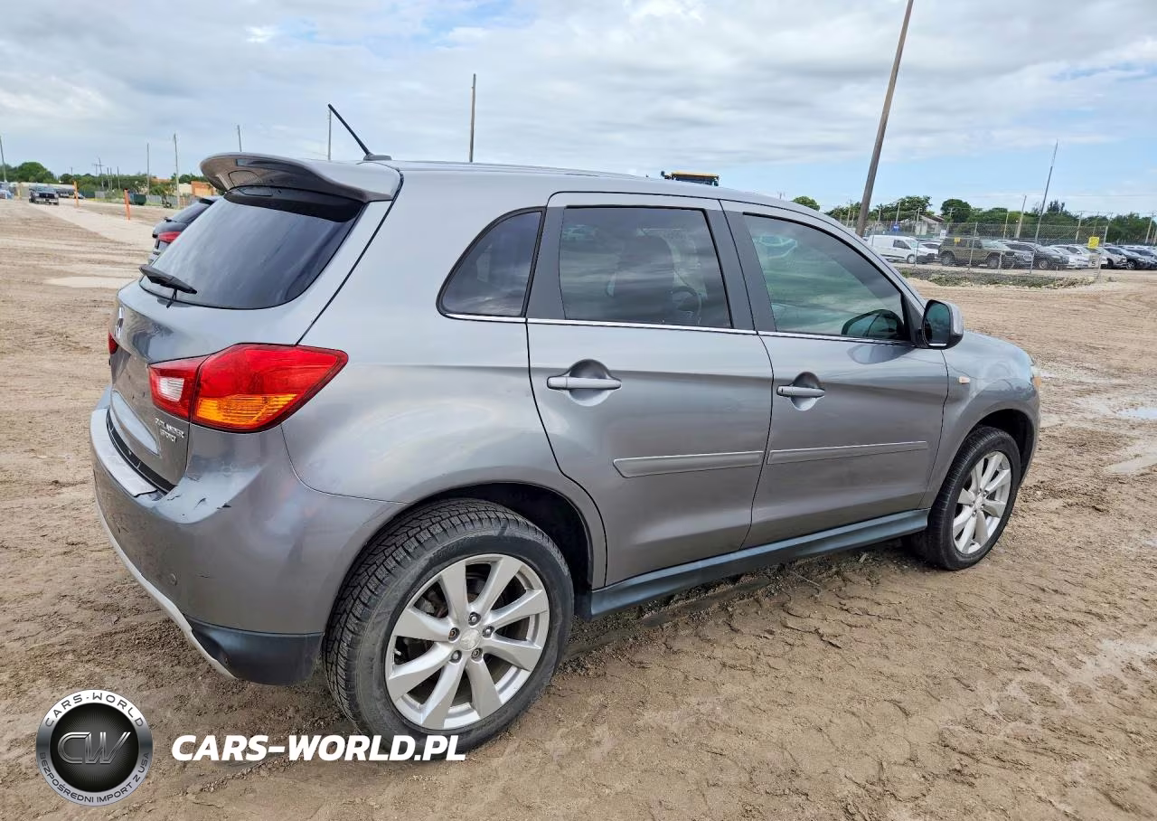 MITSUBISHI OUTLANDER VIN:4A4AR4AU5FE013320 - 3