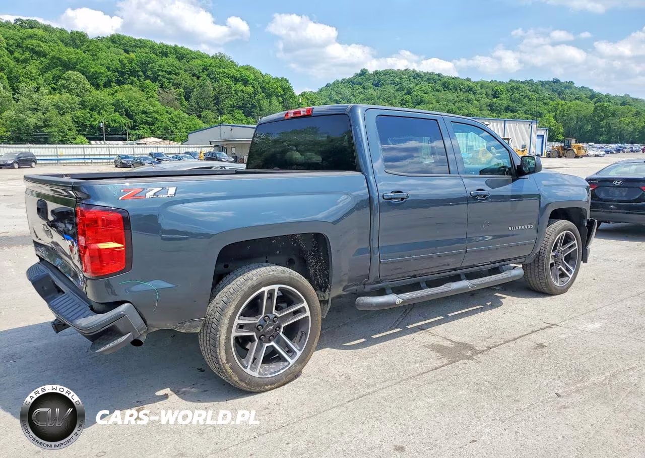 2018 Chevrolet Silverado K1500 Lt VIN:3GCUKREC2JG563468 - 3