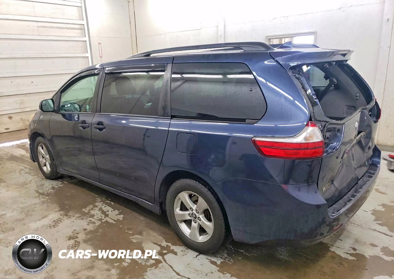 2018 Toyota Sienna Le VIN:5TDKZ3DC6JS960068 - 2