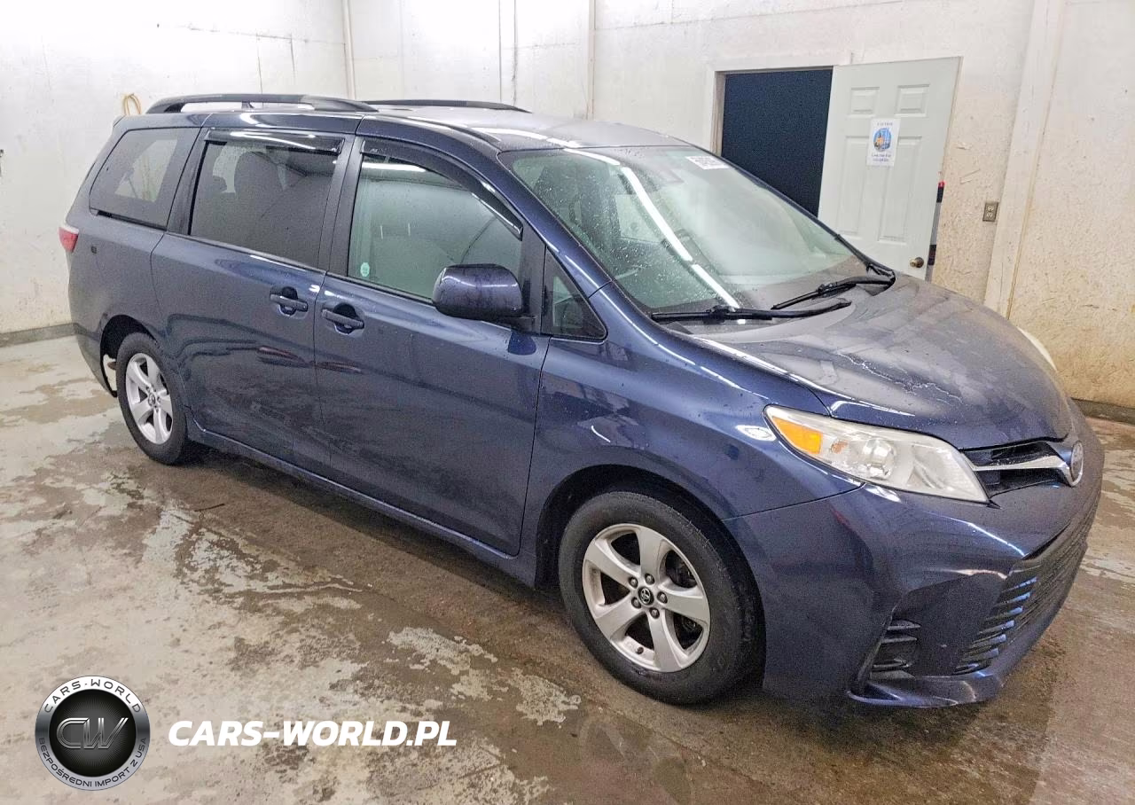 2018 Toyota Sienna Le VIN:5TDKZ3DC6JS960068 - 4