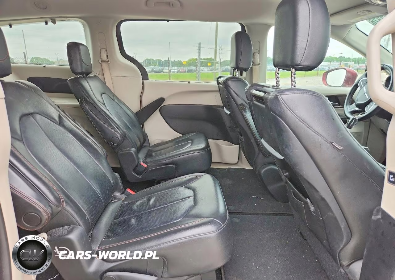 2017 Chrysler Pacifica Touring L Plus VIN:2C4RC1EG3HR656298 - 11