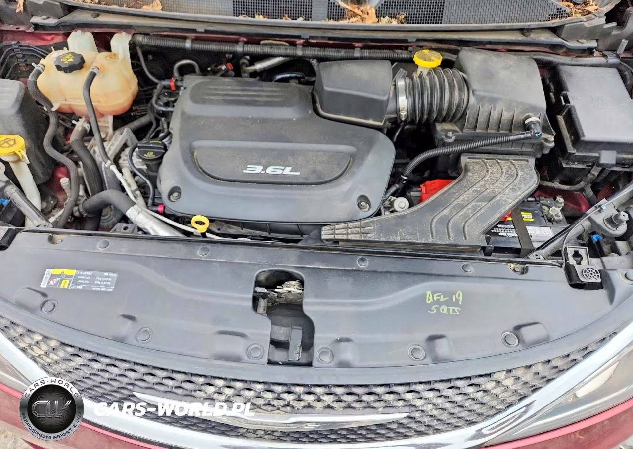 2017 Chrysler Pacifica Touring L Plus VIN:2C4RC1EG3HR656298 - 12