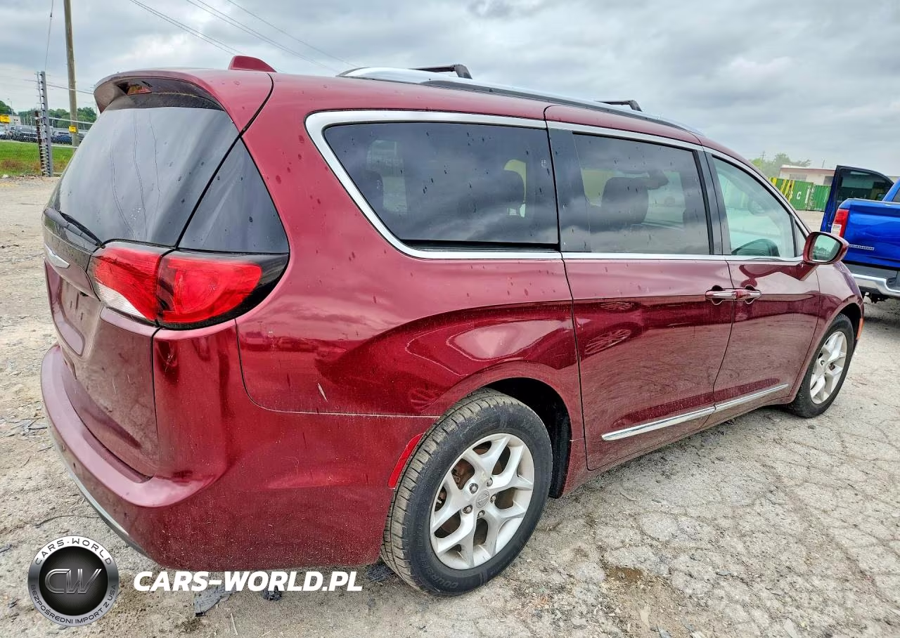 2017 Chrysler Pacifica Touring L Plus VIN:2C4RC1EG3HR656298 - 3
