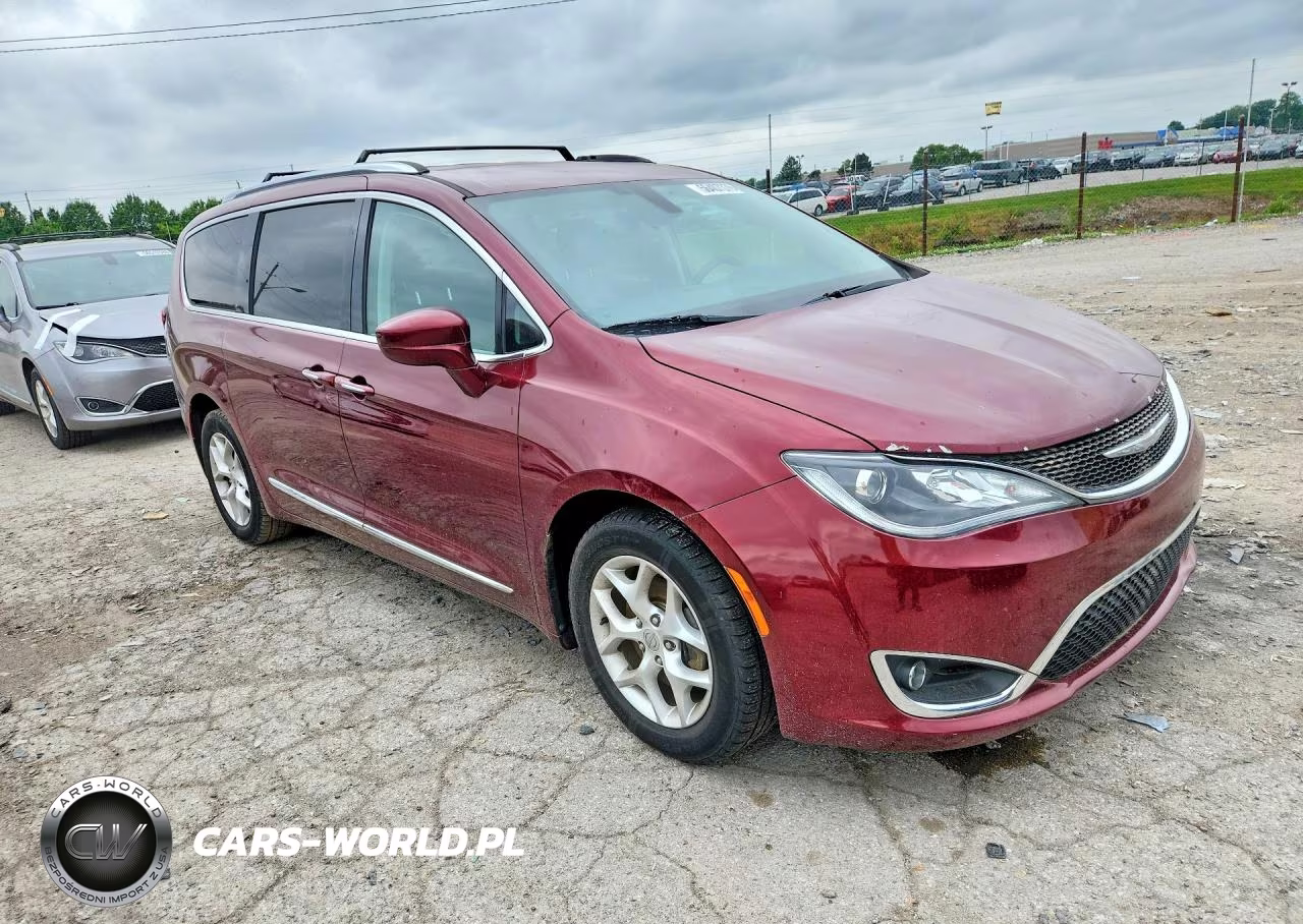 2017 Chrysler Pacifica Touring L Plus VIN:2C4RC1EG3HR656298 - 4
