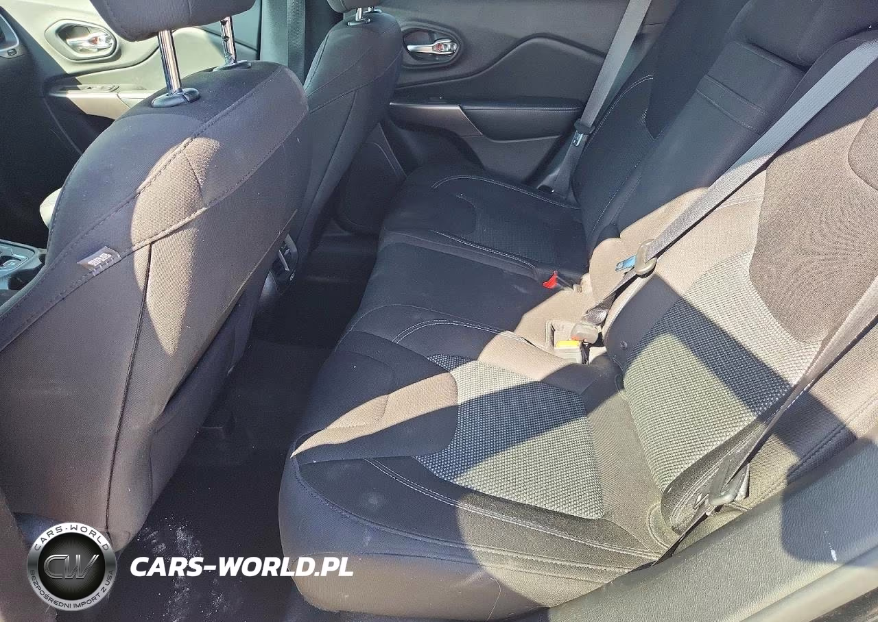 2019 Jeep Cherokee Latitude VIN:1C4PJLCX4KD384088 - 10