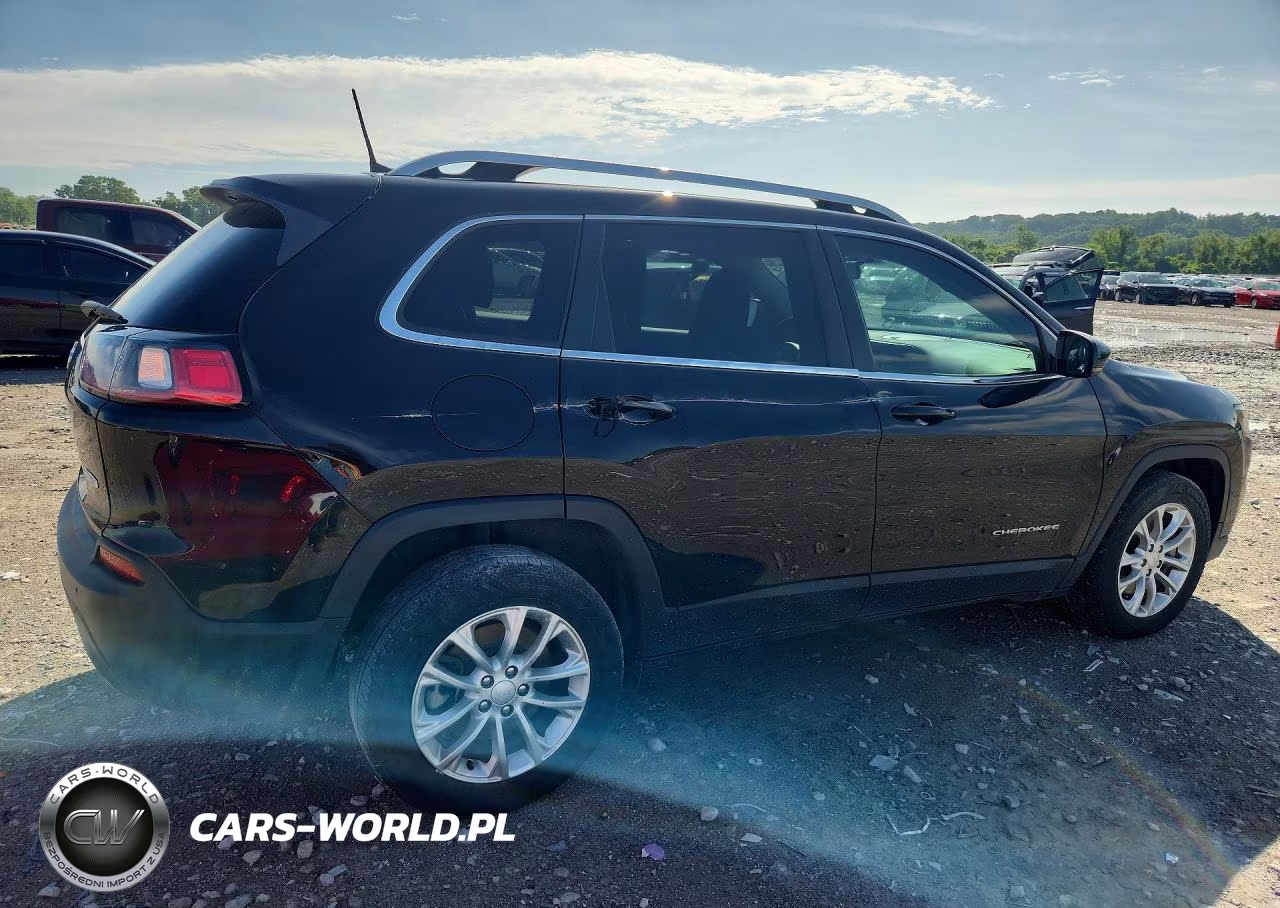 2019 Jeep Cherokee Latitude VIN:1C4PJLCX4KD384088 - 3